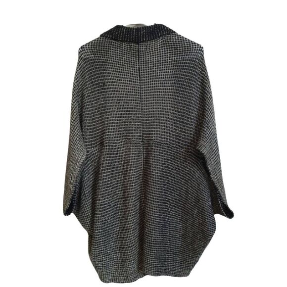Dana Buchman Black and Gold Metallic Waffle Knit Slouchy Shawl Women's Size XL - Picture 2 of 12